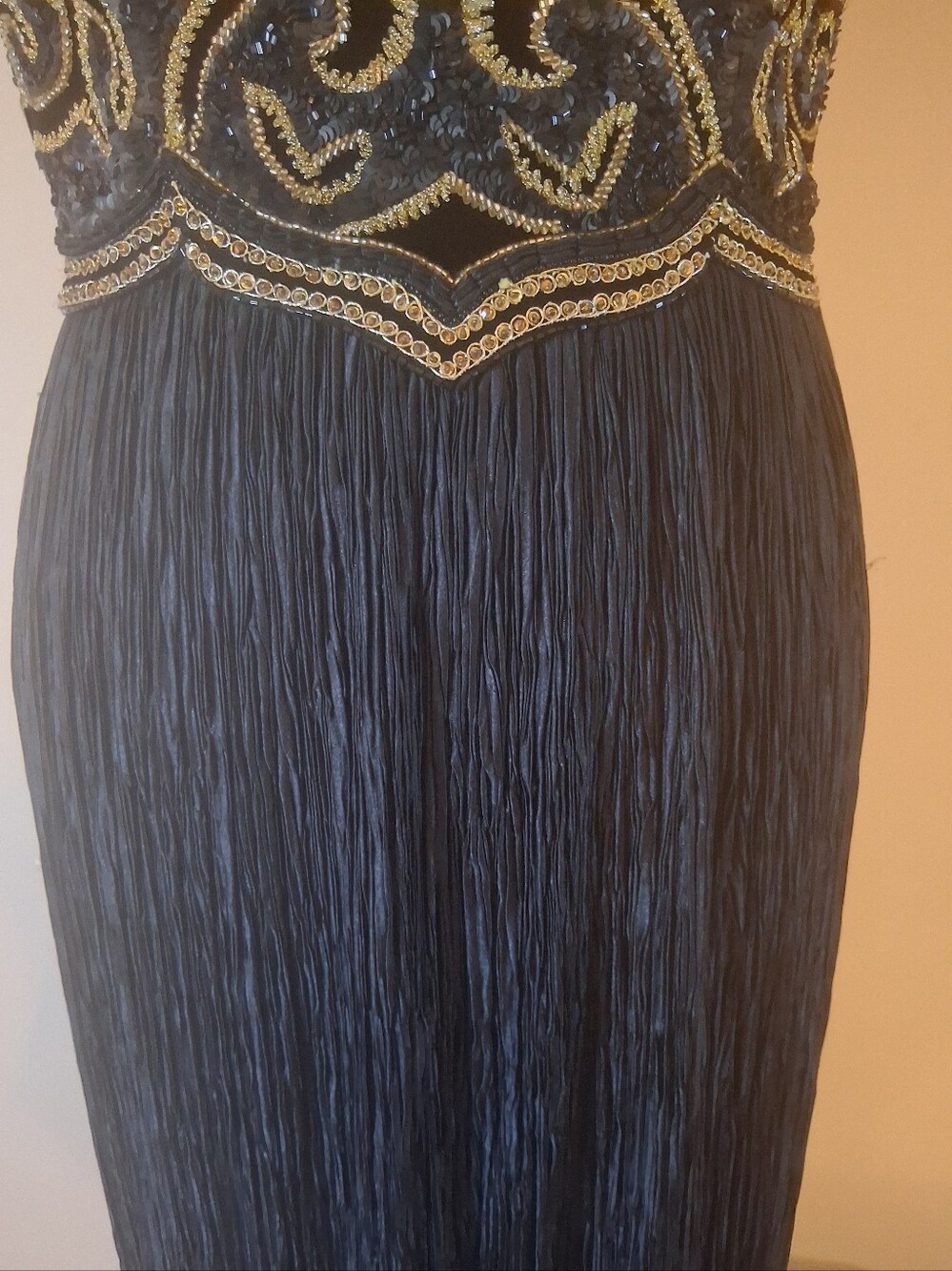 Mary McFadden Couture Embellished Black Plisse Halter Gown Size 6  P2P 161/2 - Picture 5 of 12